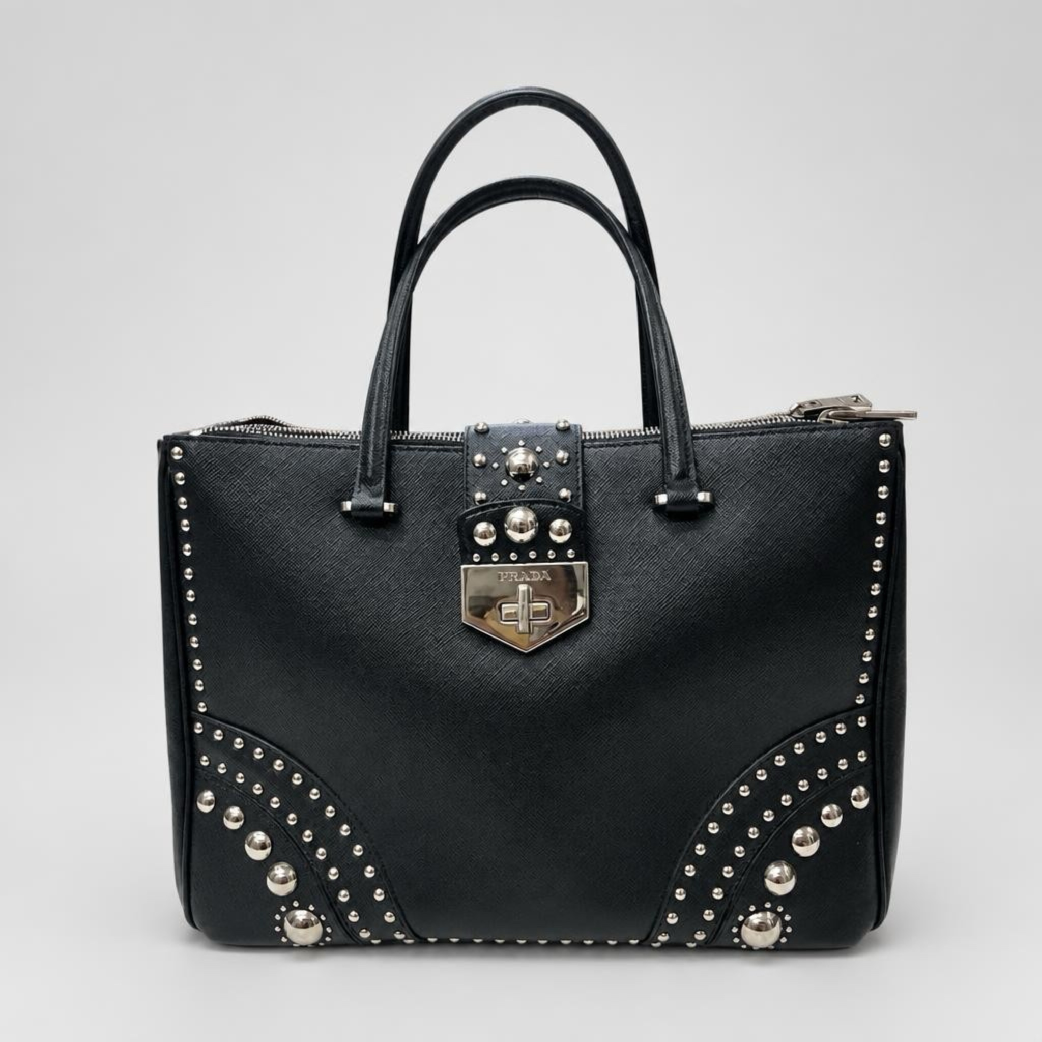 Borsa Saffiano Borchiata di Prada Nera