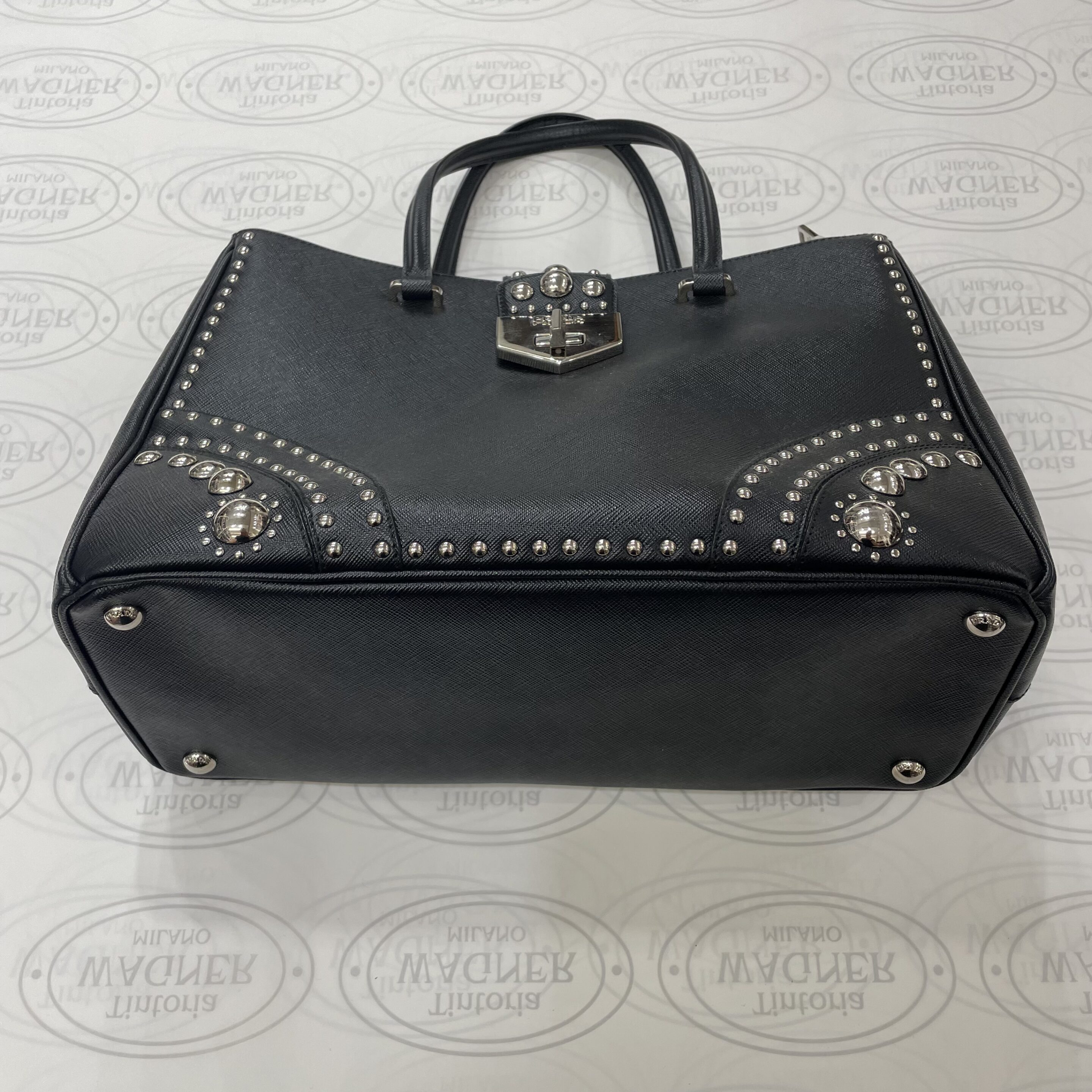 Borsa Saffiano Borchiata di Prada Nera - immagine 3