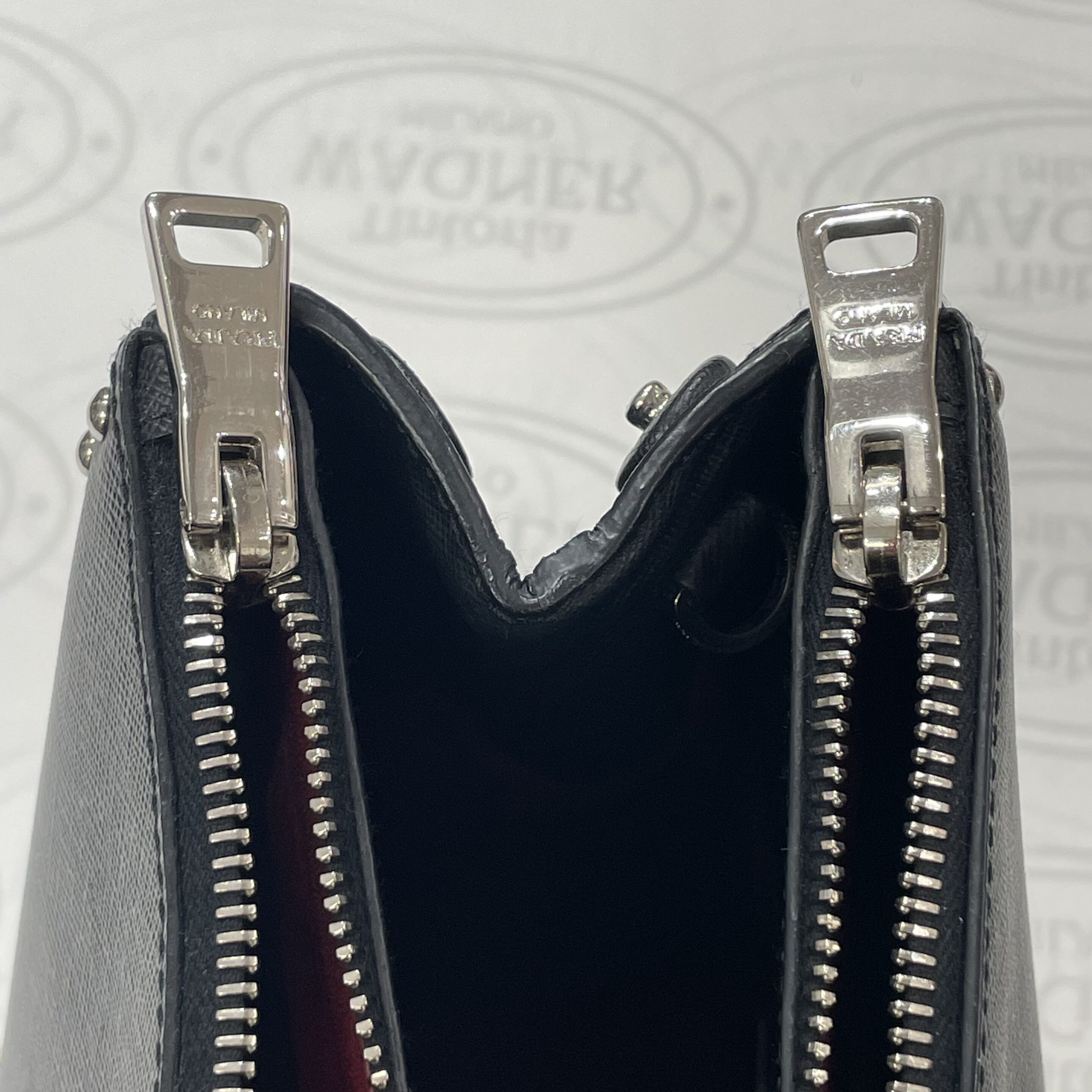 Borsa Saffiano Borchiata di Prada Nera - immagine 8
